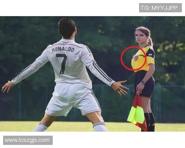 意大利足球明星搞笑瞬间合集让你捧腹大笑的精彩视频回顾 意大利足球明星搞笑瞬间合集让你捧腹大笑的精彩视频回顾