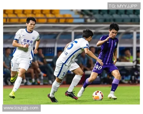 武汉足球队在邀请赛中以100分稳居积分榜首位展现强劲实力 武汉足球队在邀请赛中以100分稳居积分榜首位展现强劲实力